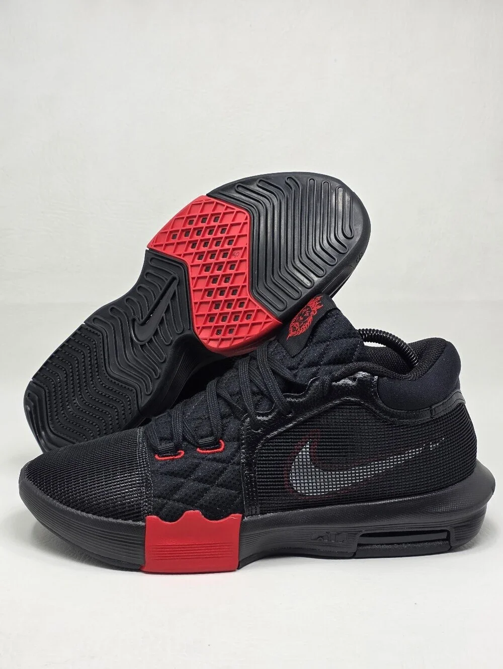 Nike LeBron James Witness 8 Black / University Red Sneakers Men’s Size 11 New